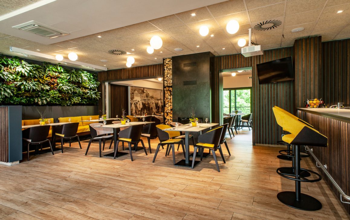 Golf Park Lhotka - restaurant - interior realization Szturc